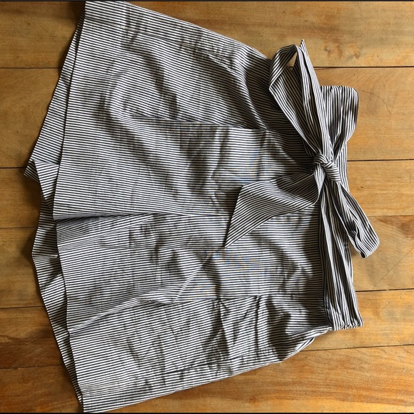 J. Crew Pants - Seersucker Shorts